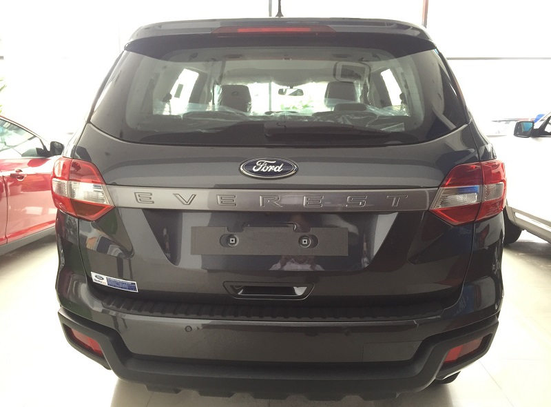Ford Everest Ambiente số tự động